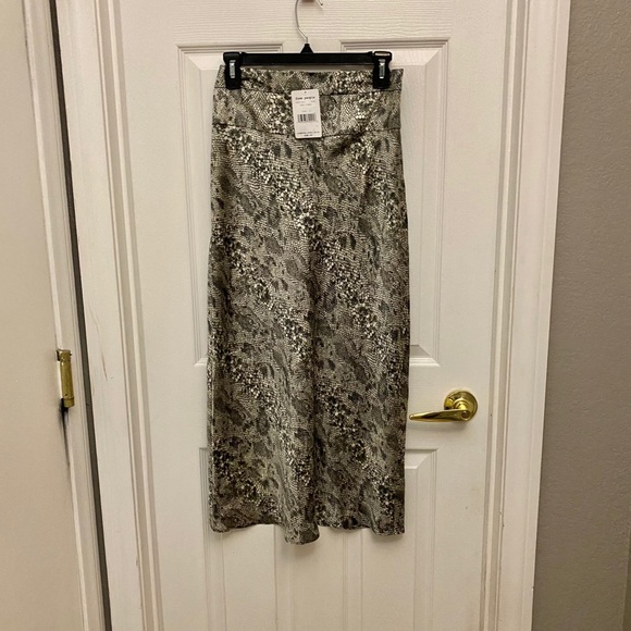 Free People Normani Bias Animal Printed Skirt NWT SZ 2 - Picture 4 of 5